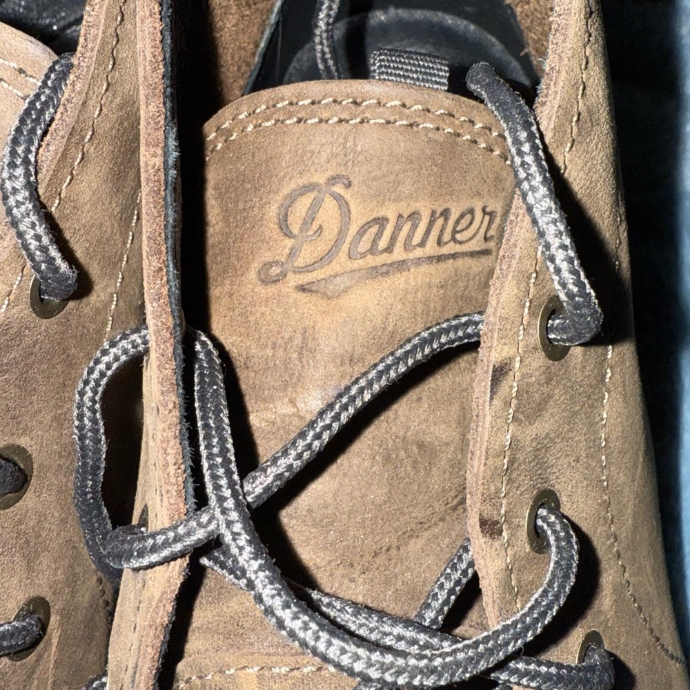 Danner Women’s Forrest Chukka Boots/10(41.5)

These are Women’s boots!